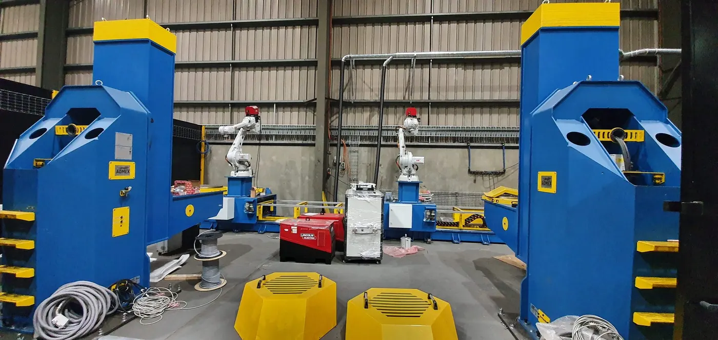 Twin robot welding cell with two 5 tonne positioners
